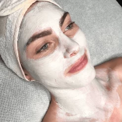 Medik8 Natural Clay Mask -Care Products Store Medik8NaturalClayMaskapplication